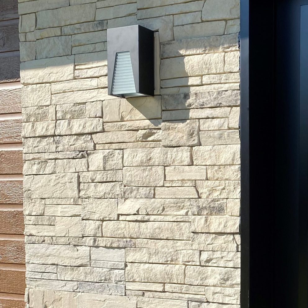 Everest Castlerock - Corners - Vena Stone - 22.5" x 8" x 1.5" - 5 sq ft / box